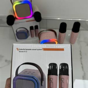 Bezicni Bluetooth Zvucnik Sa Dva Mikrofona Karaoke Blutu Zvucnici