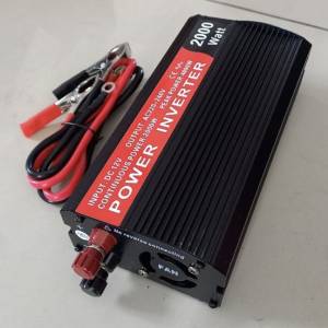 INVERTER PRETVARAC NAPONA STRUJE SA 12 NA 220 2000W AKUMULATOR
