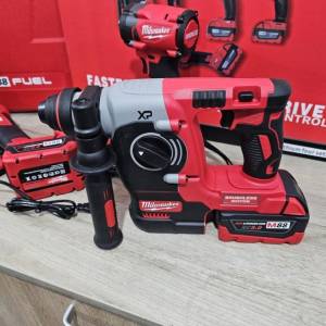 Milwaukee AKU Set 4 u 1 Milvoki Busilica Brusilica Odvijac Hilti