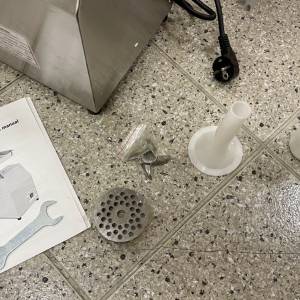 PROFESIONALNA Masina za mljevenje mesa meso  prodaja