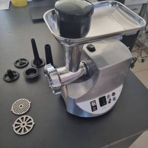 PROFESIONALNA SVICARSKA Masina za mljevenje mesa meso 2500W