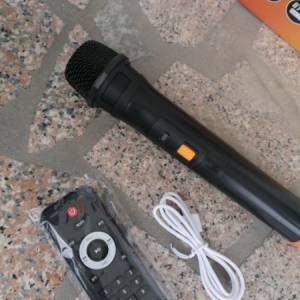 Veliki Bezicni Zvucnik Sa Mikrofonom Blutu Karaoke Bluetooth