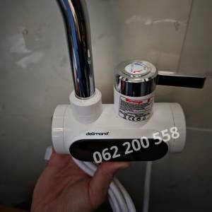 Zidna Cesma Delimano Instat Sa Grijacem Iz Zida Cesme Baterija