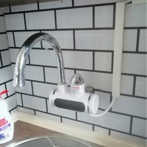 Zidna Cesma Delimano Instat Sa Grijacem Iz Zida Cesme Baterija