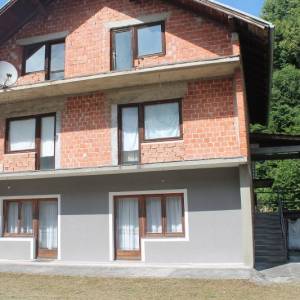 Kuća Bos.Krupa u blizini rijeke Krušnice