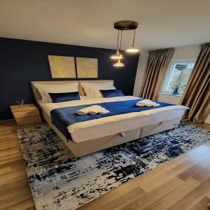 LUXUZNO OPREMLJEN TROSOBNI APARTMAN CAZIN NAJAM STAN NA DAN