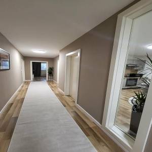 LUXUZNO OPREMLJEN TROSOBNI APARTMAN CAZIN NAJAM STAN NA DAN