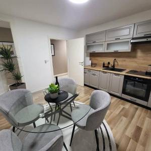 LUXUZNO OPREMLJEN TROSOBNI APARTMAN CAZIN NAJAM STAN NA DAN
