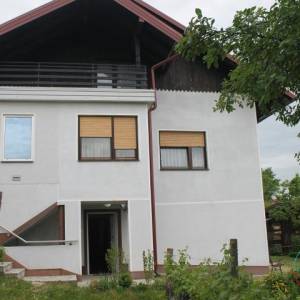 Kuća u Cazinu kod bolnice