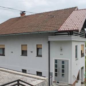 Kuća u Cazinu kod bolnice