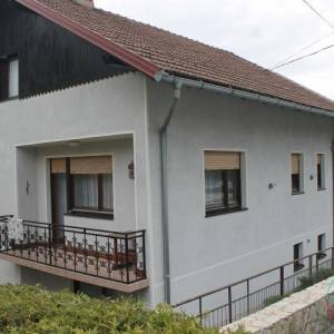 Kuća u Cazinu kod bolnice