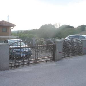 Moderan posjed sa dvije kuće v. Kladuša