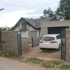 Moderna i stilski uređena kuća za odmor