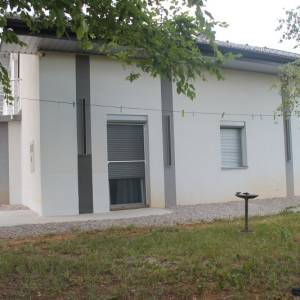 Moderna i stilski uređena kuća za odmor