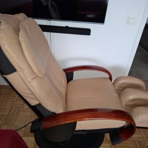 Poklanjam MASAŽNU FOTELJU