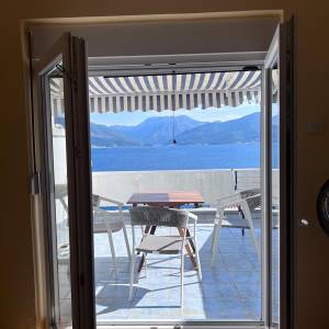 Kompletno renoviran apartman sa pogledom na Boku – Krašići (52m²)