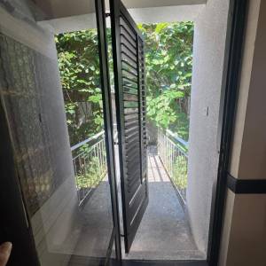 Kompletno renoviran apartman sa pogledom na Boku – Krašići (52m²)