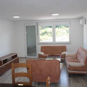 Trosoban stan prvi sprat Cazin