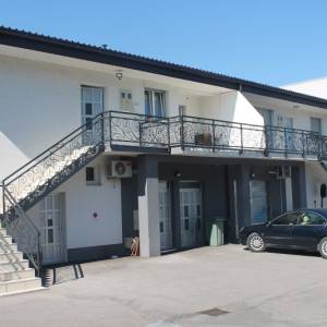 Trosoban stan prvi sprat Cazin