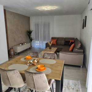 Eksluzivno opremljen stan 68 m2 - NOVO
