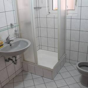 Posjed sa dvije kuće kod osnovne škole Cazin
