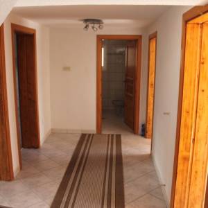 Posjed sa dvije kuće kod osnovne škole Cazin